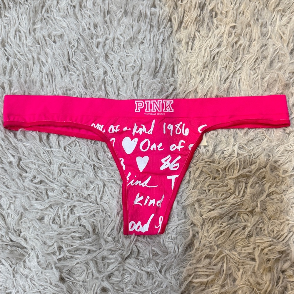 NWT RARE VTG 2011 Victoria’s Secret Yoga Seamless HOT PINK Graffiti 1986 Small